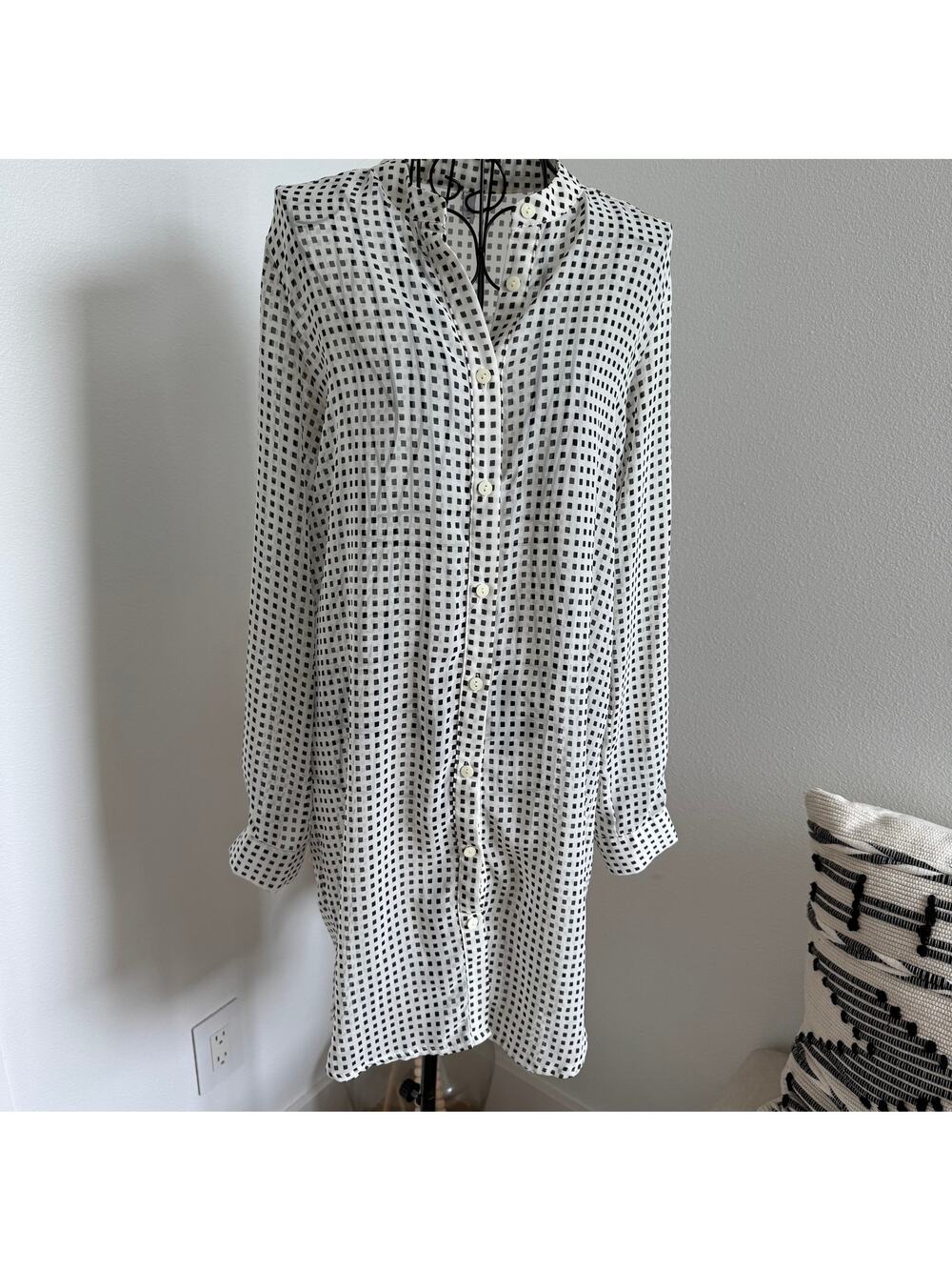 Boutique White Sheer Checkered Print Button Up Long Sleeve Cover Up Tunic Top
